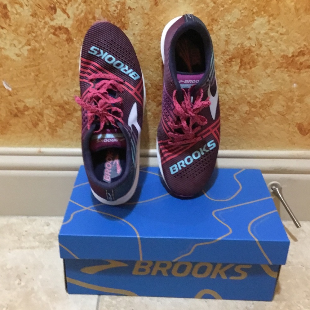 Brooks Hyperion Running Light Weight Shoeslike New - image 1
